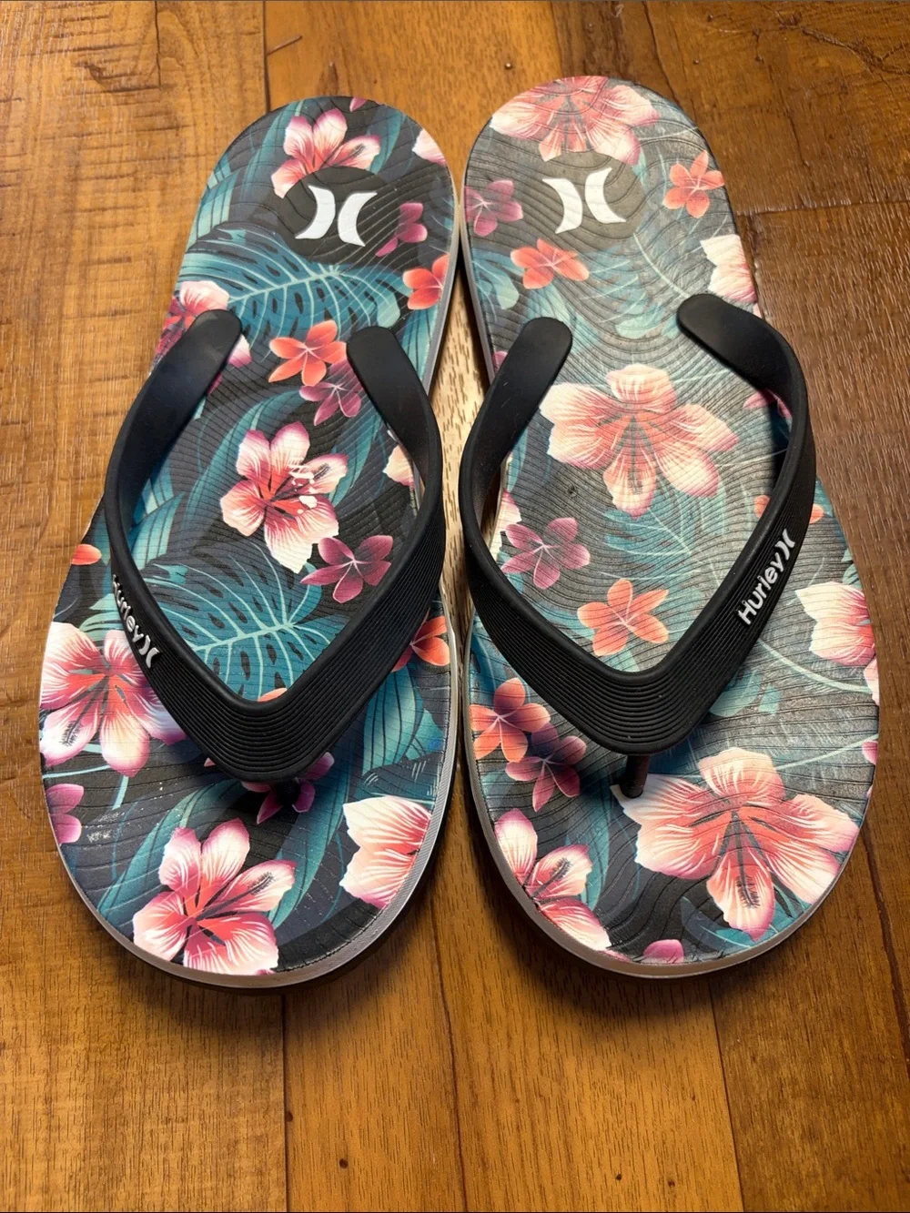 Hurley  Men’s Bundle Of Two-Teal Floral & Pink Palm Flip Flop Set Size 11 EUC